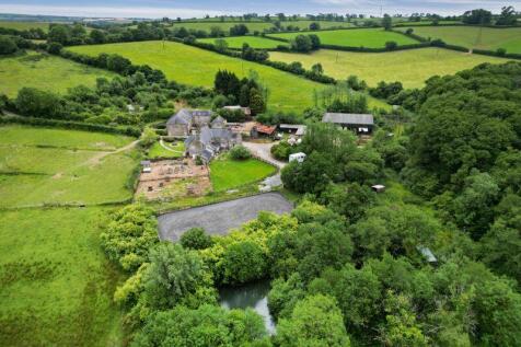 6 bedroom equestrian property for sale