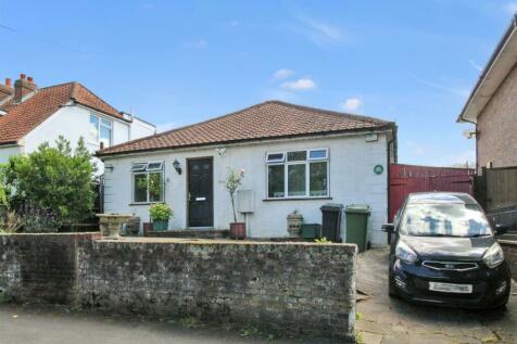 4 bedroom detached bungalow for sale