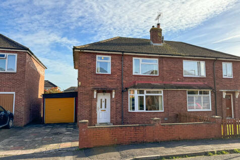 3 bedroom semi-detached house for sale