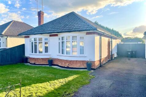 Dennistoun Avenue, Christchurch BH23 3 bed bungalow for sale