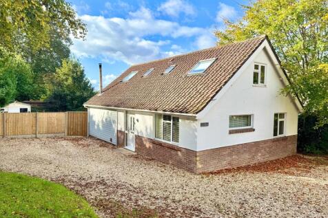 Shelley Close, Christchurch BH23 3 bed bungalow for sale