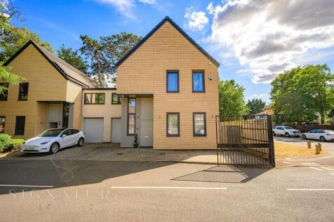Mallard Road, Abbots Langley 4 bed semi
