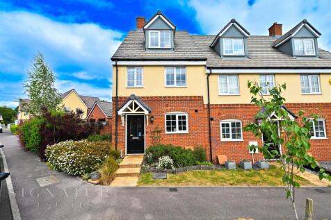 Tait Place, Watford 3 bed house for sale