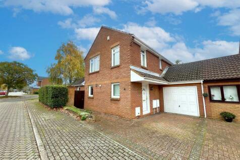 4 bedroom link detached house for sale