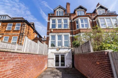 Barrack Lane, Nottingham, NG7 8 bed semi