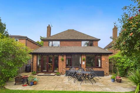 Cross Meadow, Chesham... 4 bed detached house for sale