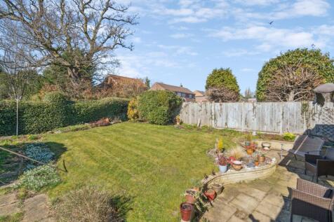 Penn Meadow, Stoke Poges SL2 2 bed bungalow for sale