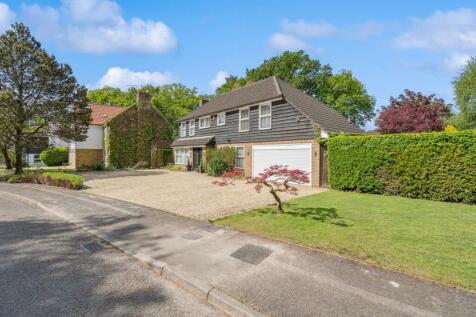 Heatherside Gardens, Farnham Common SL2 4 bed detached house for sale