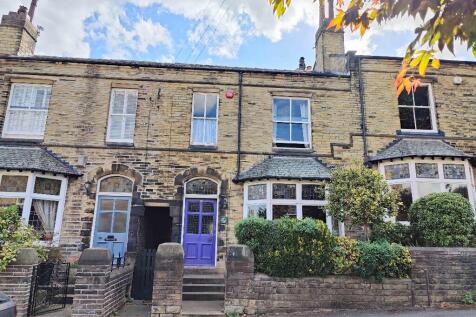 High Street, Brighouse HD6 5 bed terraced house for sale