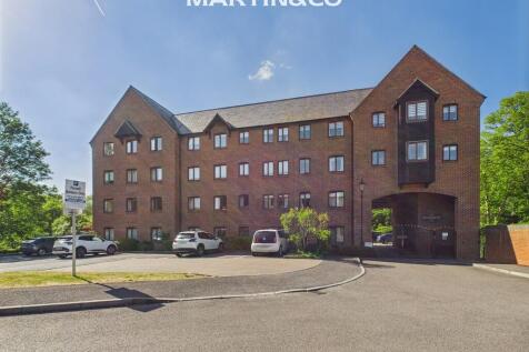 Silk Lane, Twyford 2 bed apartment for sale