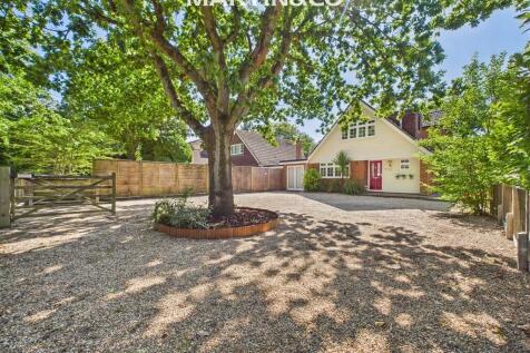 Nash Grove Lane, Finchampstead 4 bed link detached house for sale