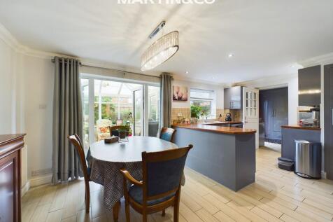 Woodrow Drive, Wokingham 4 bed detached house for sale