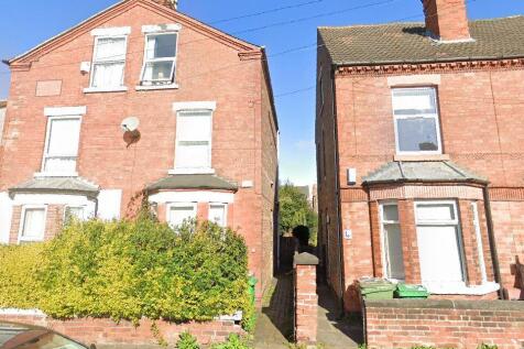 5 bedroom semi-detached house for sale