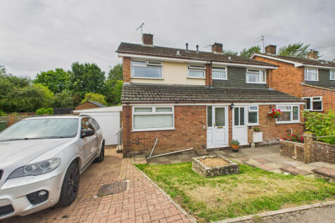 Lakeside Avenue, Lydneey GL15 3 bed semi