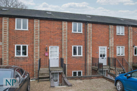 3 bedroom town house for sale