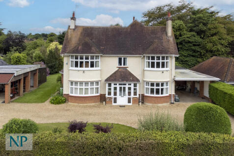5 bedroom detached house for sale