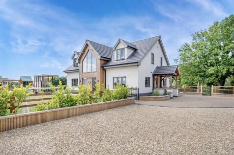 Moat Lane, Wickersley, Rotherham 4 bed equestrian property for sale