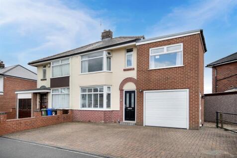 Briarfield Avenue, Sheffield 3 bed semi
