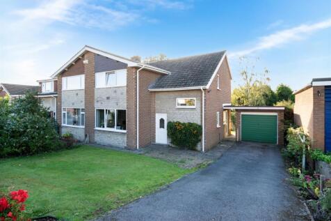 Middle Drive, Moorgate, Rotherham 3 bed semi