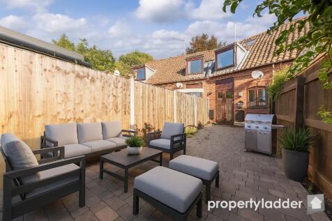 2 bedroom terraced house for sale