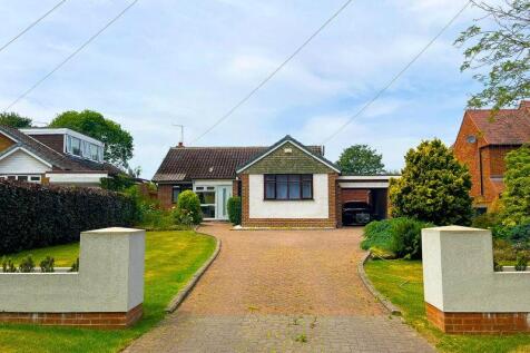 Burntwood Road, Hammerwich WS7 0JW 4 bed detached bungalow for sale