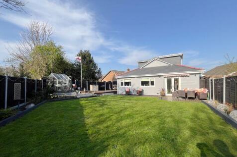 4 bedroom detached bungalow for sale