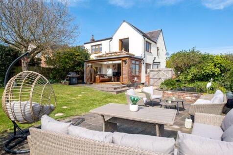 4 bedroom semi-detached house for sale