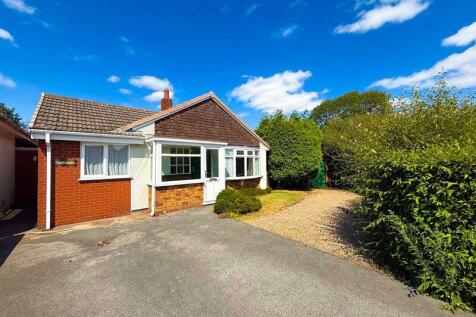 St. Pauls Road, Burntwood, WS7 0DF 2 bed detached bungalow for sale