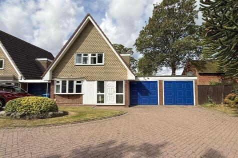 Canterbury Drive, Church Farm Estate... 3 bed detached house for sale