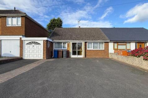 High Street, Burntwood, WS7 1LX 2 bed semi