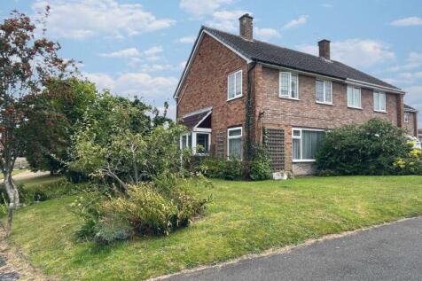Columbian Crescent, Burntwood, WS7 2BD 3 bed semi