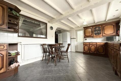 Aylestone Lane, Wigston LE18 3 bed semi