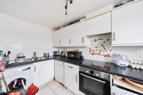 Slough,  Berkshire,  SL3 2 bed flat for sale