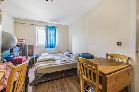Aspects Court, Slough, Berkshire, SL1... 2 bed apartment for sale