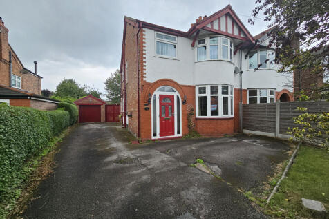 Manchester Road, Lostock Gralam... 3 bed semi