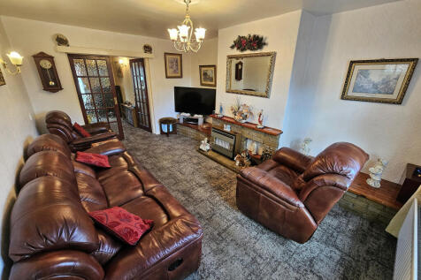 Gibbon Drive, Lostock Gralam... 3 bed semi