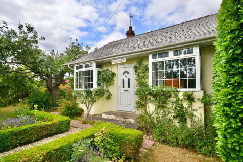 Midgley Dene, Blackminster, WR11 7TD 2 bed detached bungalow for sale
