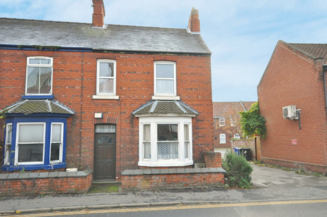 High Street, Hatfield, Doncaster 2 bed end of terrace house for sale