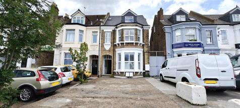 5 bedroom semi-detached house for sale