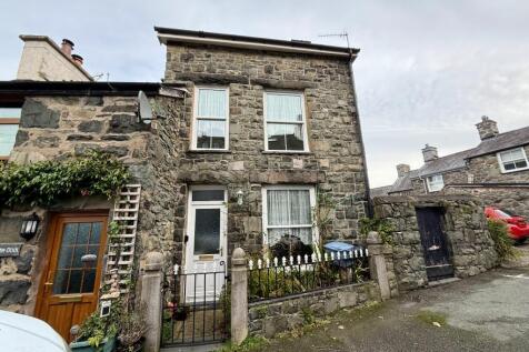 Bryn Awel, Upperfield Street... 4 bed end of terrace house for sale