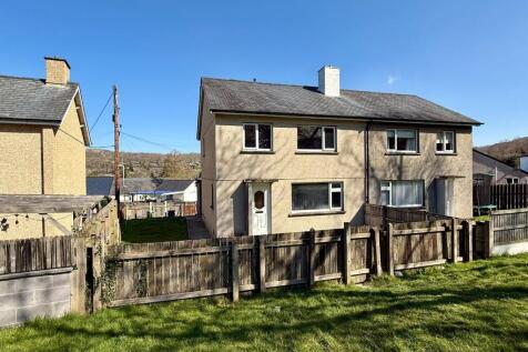 Bron Llwyn, Hospital Drive... 3 bed semi