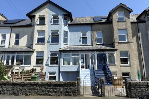 38 Belgrave Road, Fairbourne, LL38 2AZ 4 bed terraced house for sale
