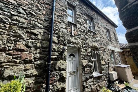 2 Wnion Square, Dolgellau, LL40 1BE 1 bed terraced house for sale