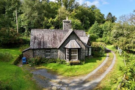 Caerynwch Lodge, Dolgellau, LL40 2RE 3 bed detached house for sale