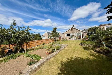 2 Tyddyn Du, Penrhiw, Dyffryn... 3 bed bungalow for sale