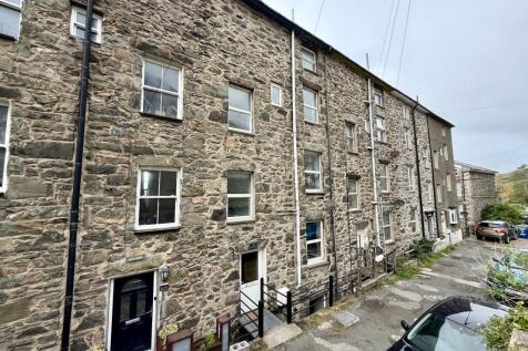 2 Glasfor Terrace, Barmouth LL42 1PF 9 bed terraced house for sale