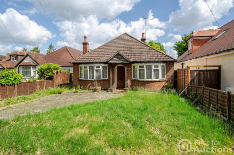 Little Green Lane, Chertsey, Surrey 3 bed bungalow for sale