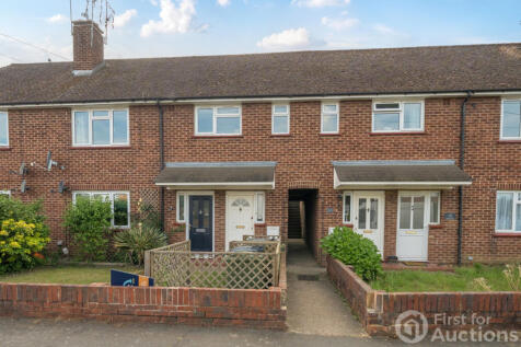 Underwood Avenue, Ash, Aldershot 2 bed maisonette for sale