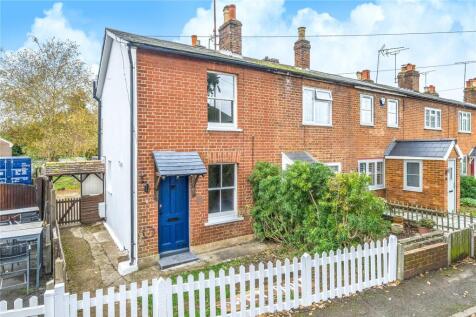 Common Road, Claygate, Esher 2 bed end of terrace house for sale