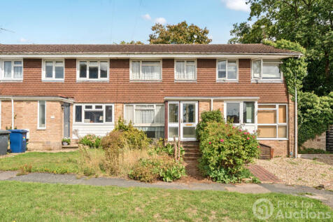 White Cottage Close, Farnham, Surrey 3 bed terraced house for sale